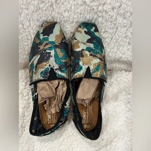 NWOT TOMS Glitter Camo Slip-Ons